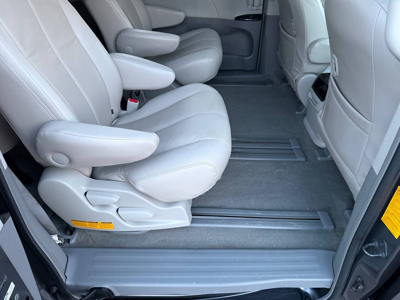 Toyota Sienna XLE FWD 8-Passenger V6 2014