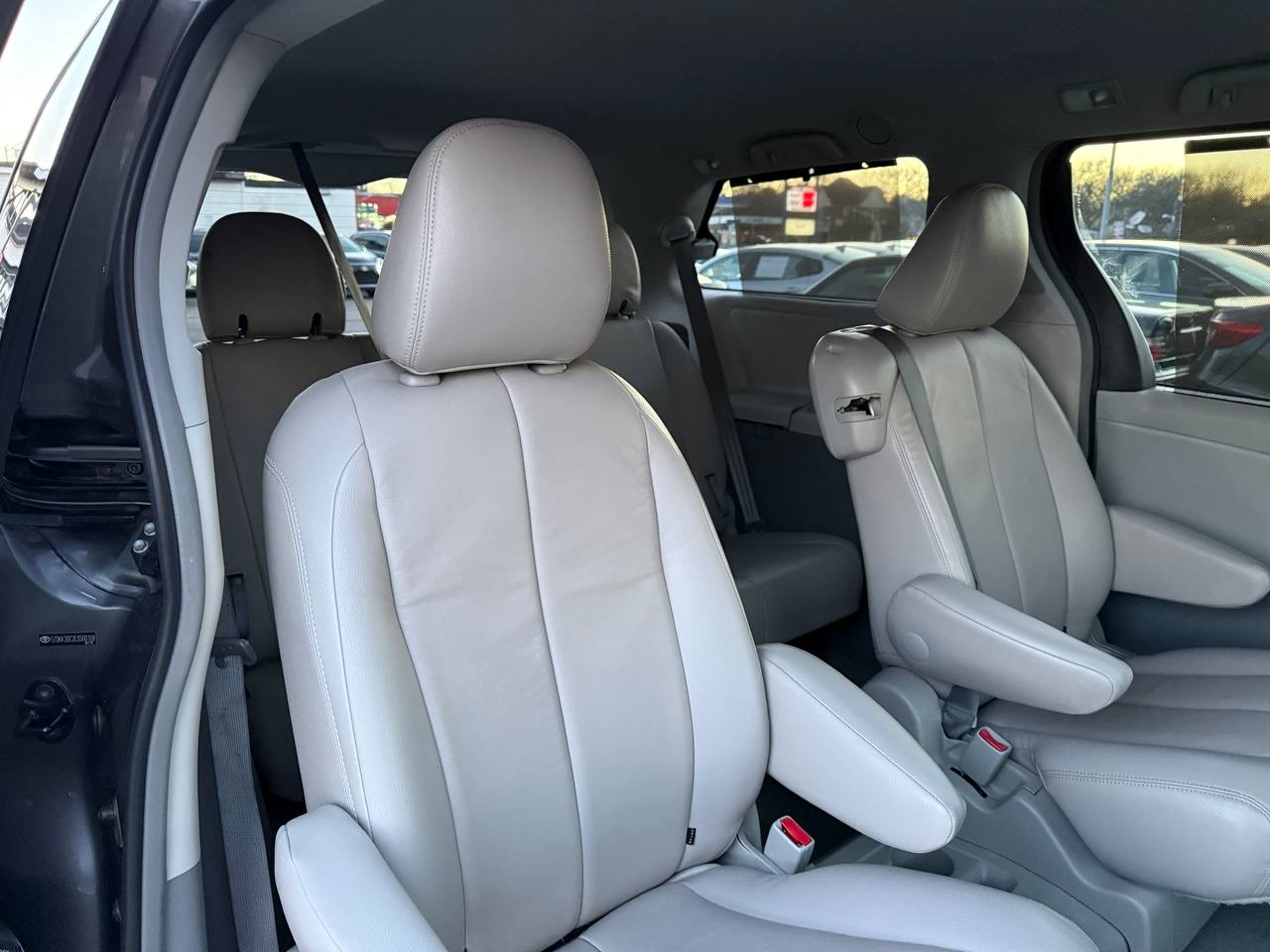 Toyota Sienna XLE FWD 8-Passenger V6 2014