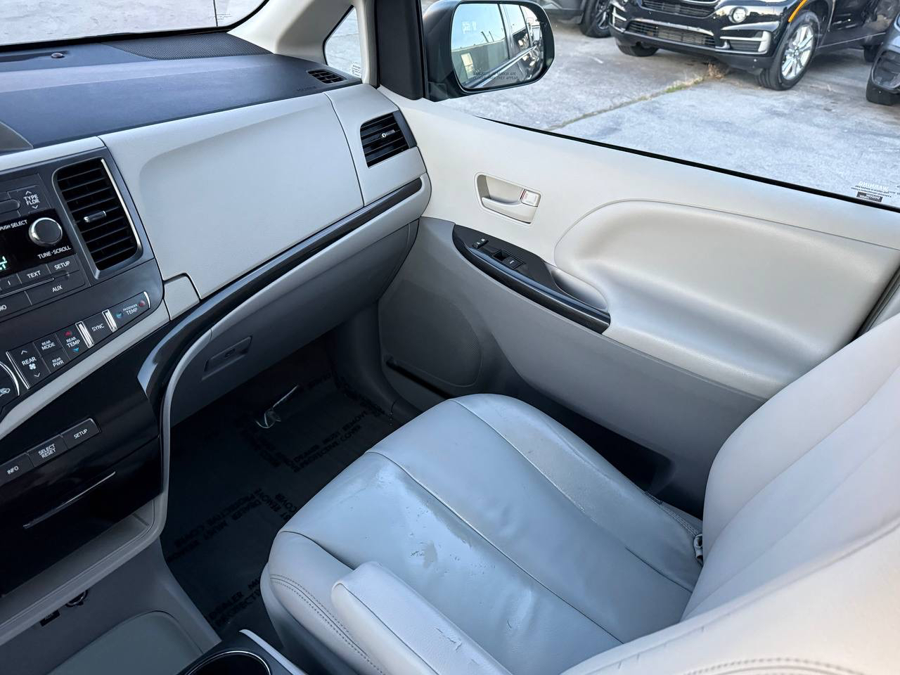 Toyota Sienna XLE FWD 8-Passenger V6 2014