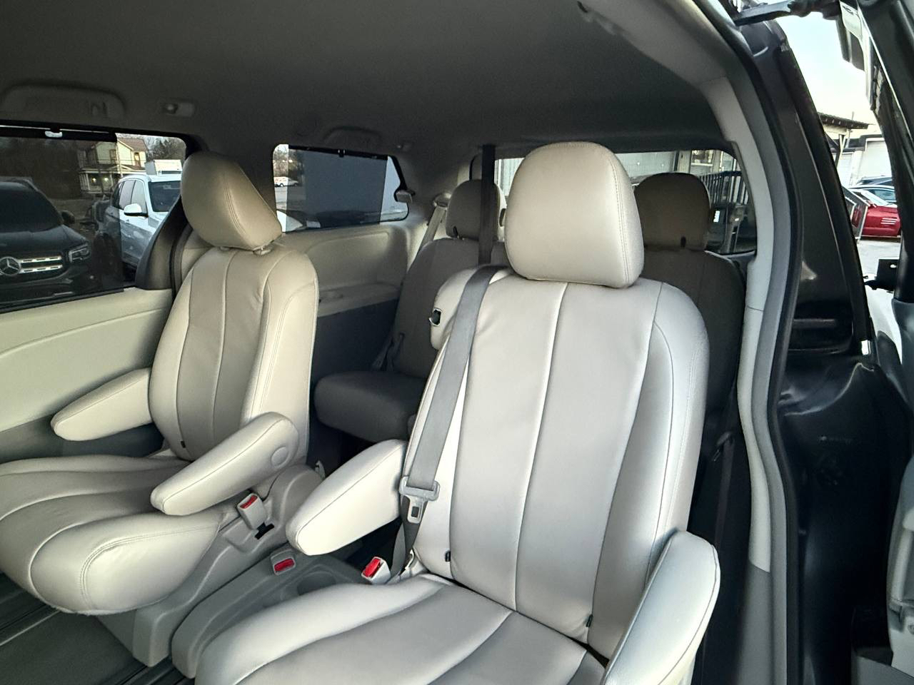 Toyota Sienna XLE FWD 8-Passenger V6 2014