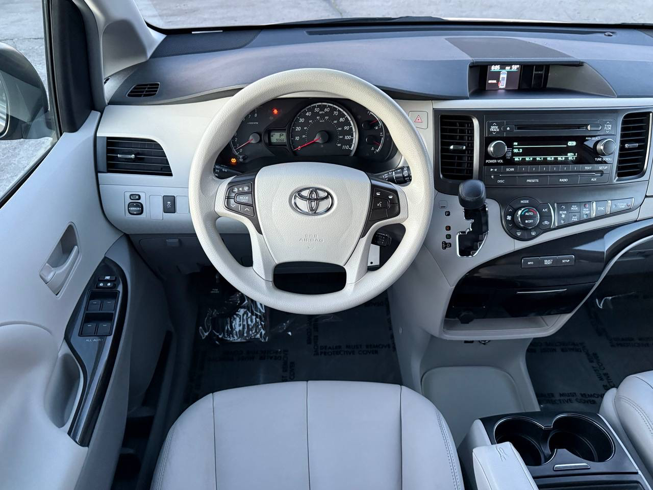 Toyota Sienna XLE FWD 8-Passenger V6 2014