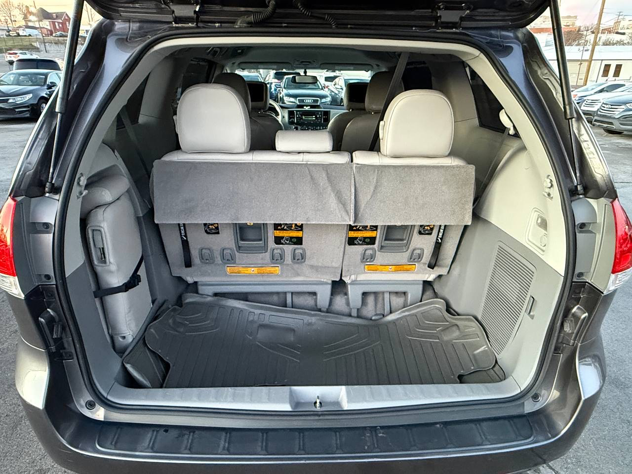 Toyota Sienna XLE FWD 8-Passenger V6 2014