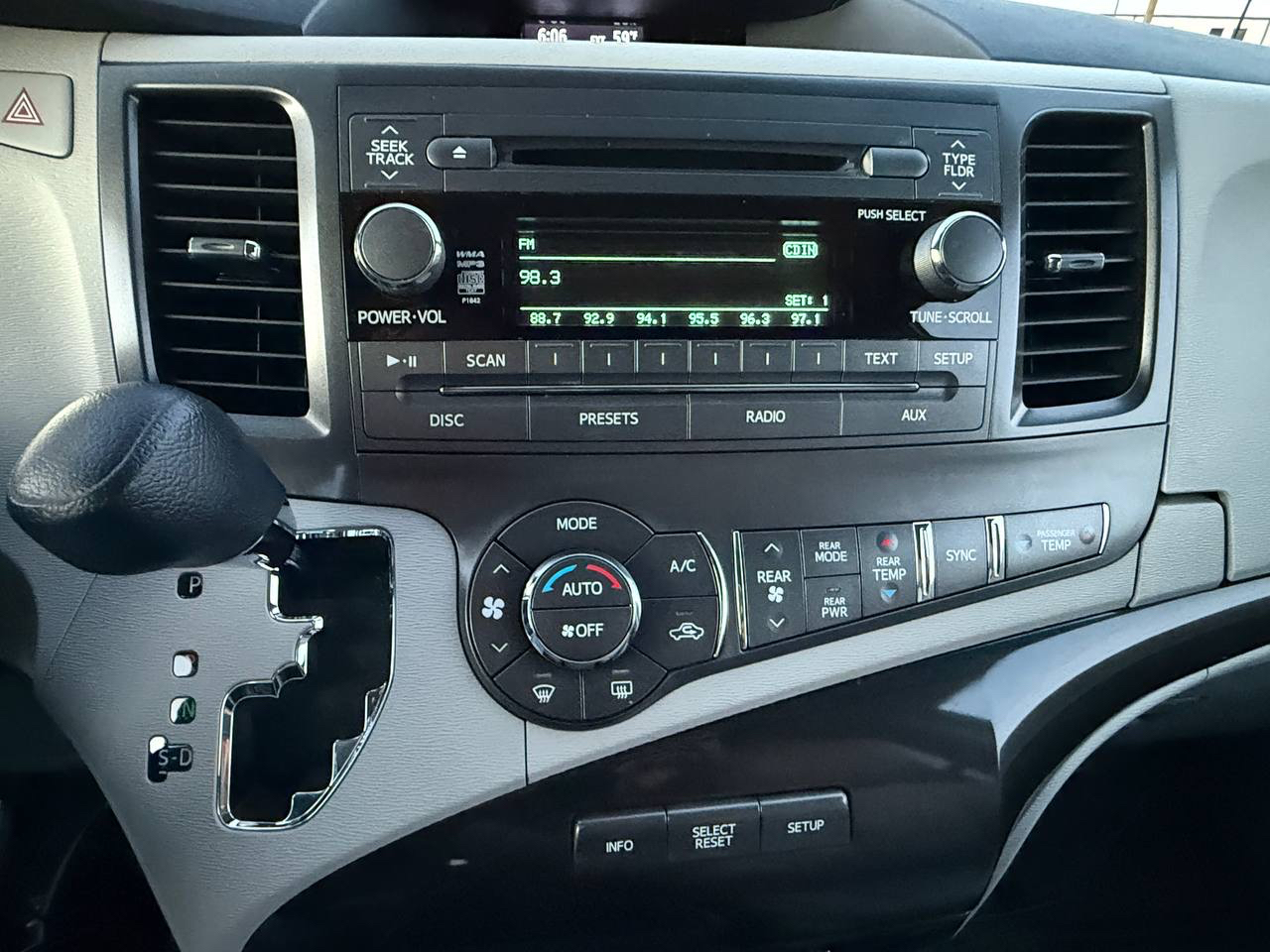 Toyota Sienna XLE FWD 8-Passenger V6 2014