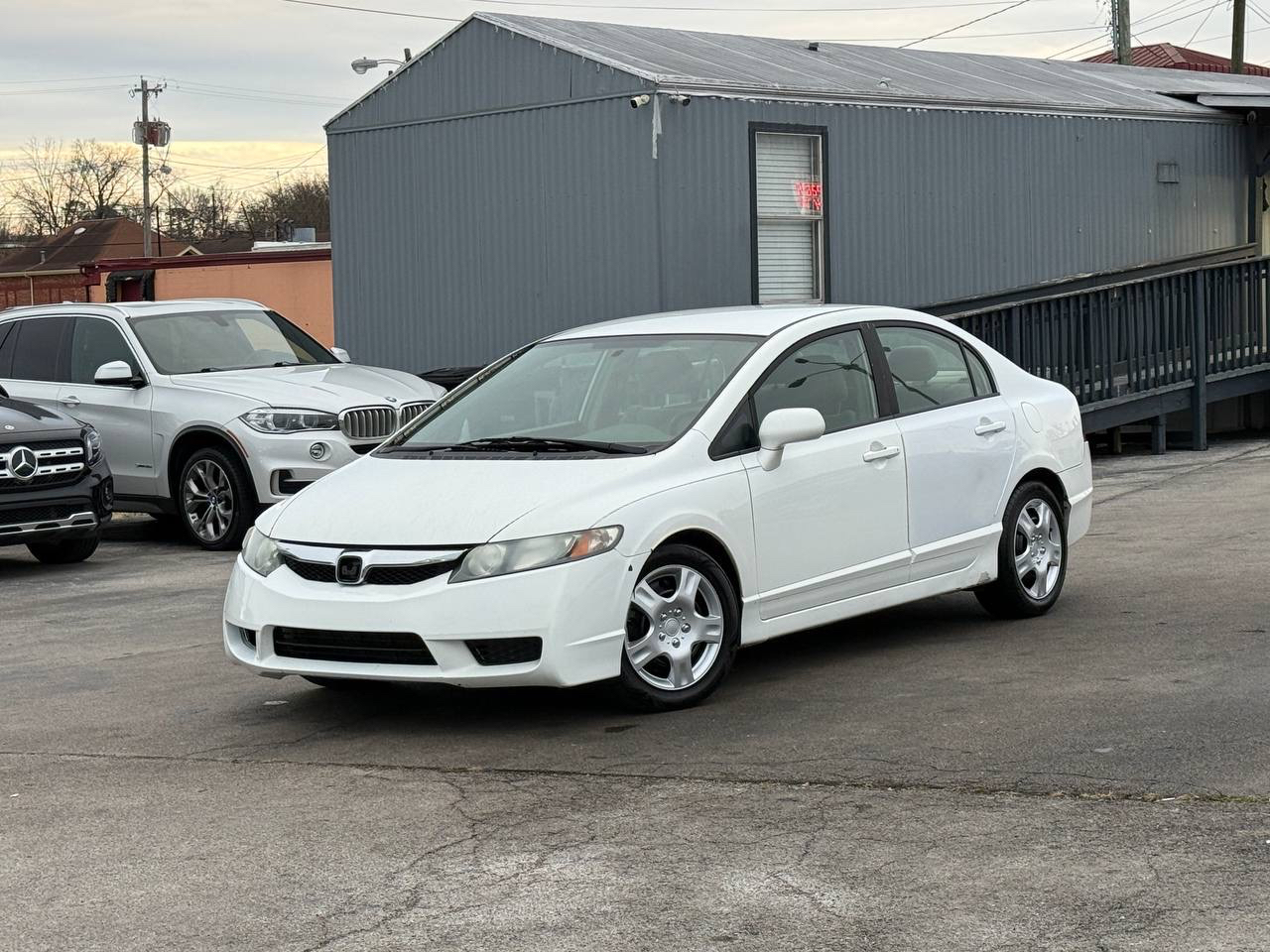 Honda Civic LX Sedan 5-Speed AT 2011