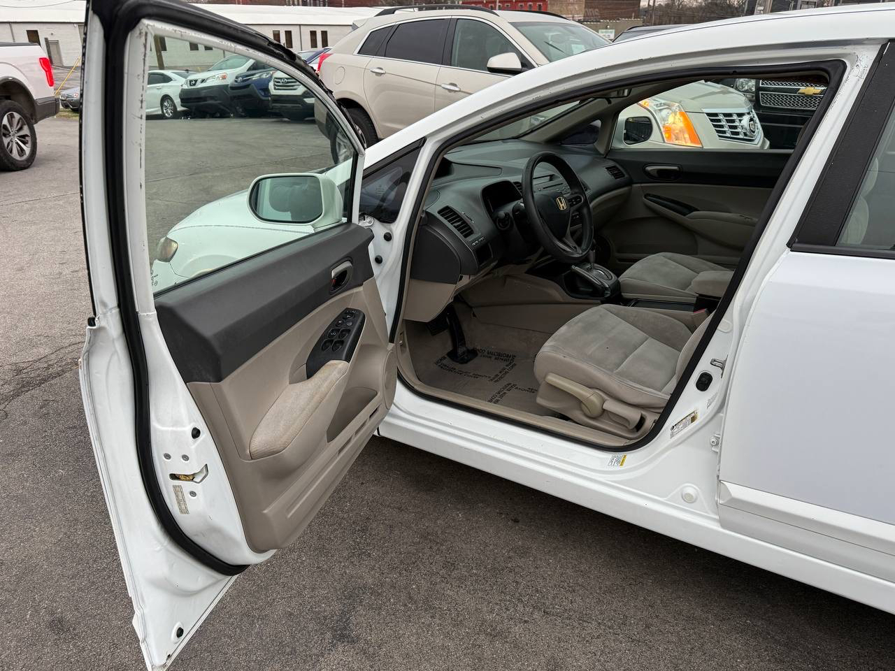 Honda Civic LX Sedan 5-Speed AT 2011