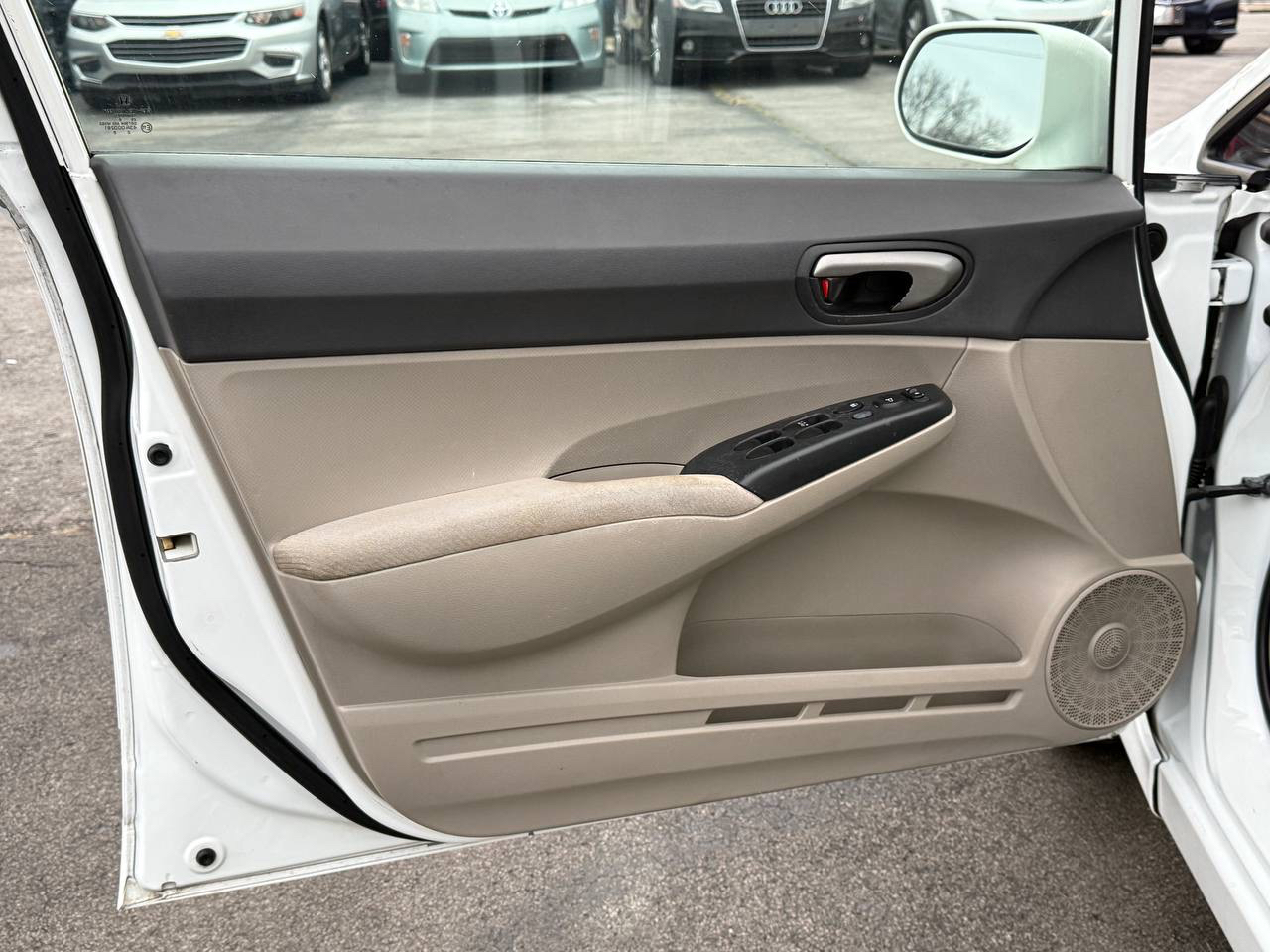 Honda Civic LX Sedan 5-Speed AT 2011