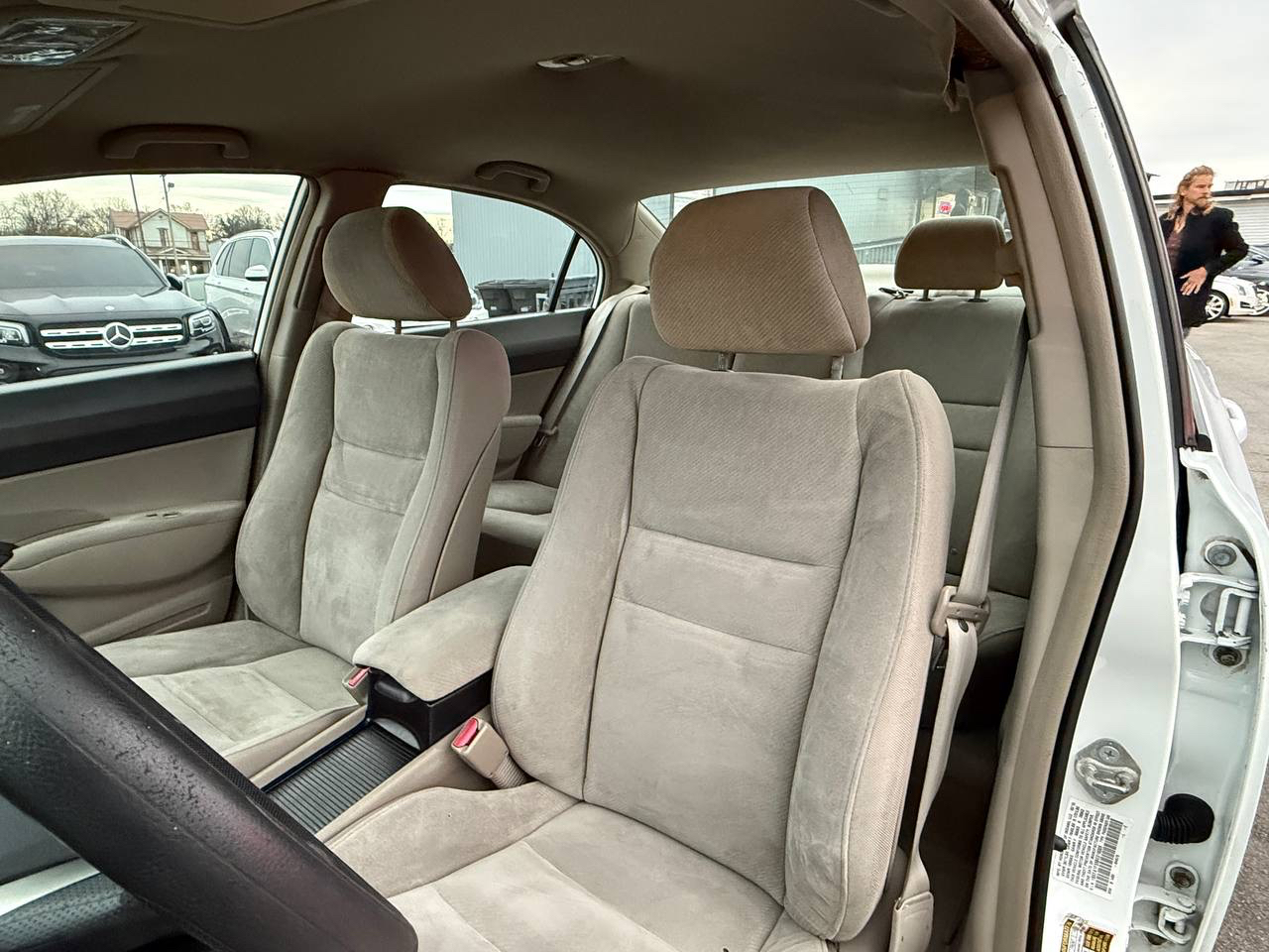 Honda Civic LX Sedan 5-Speed AT 2011