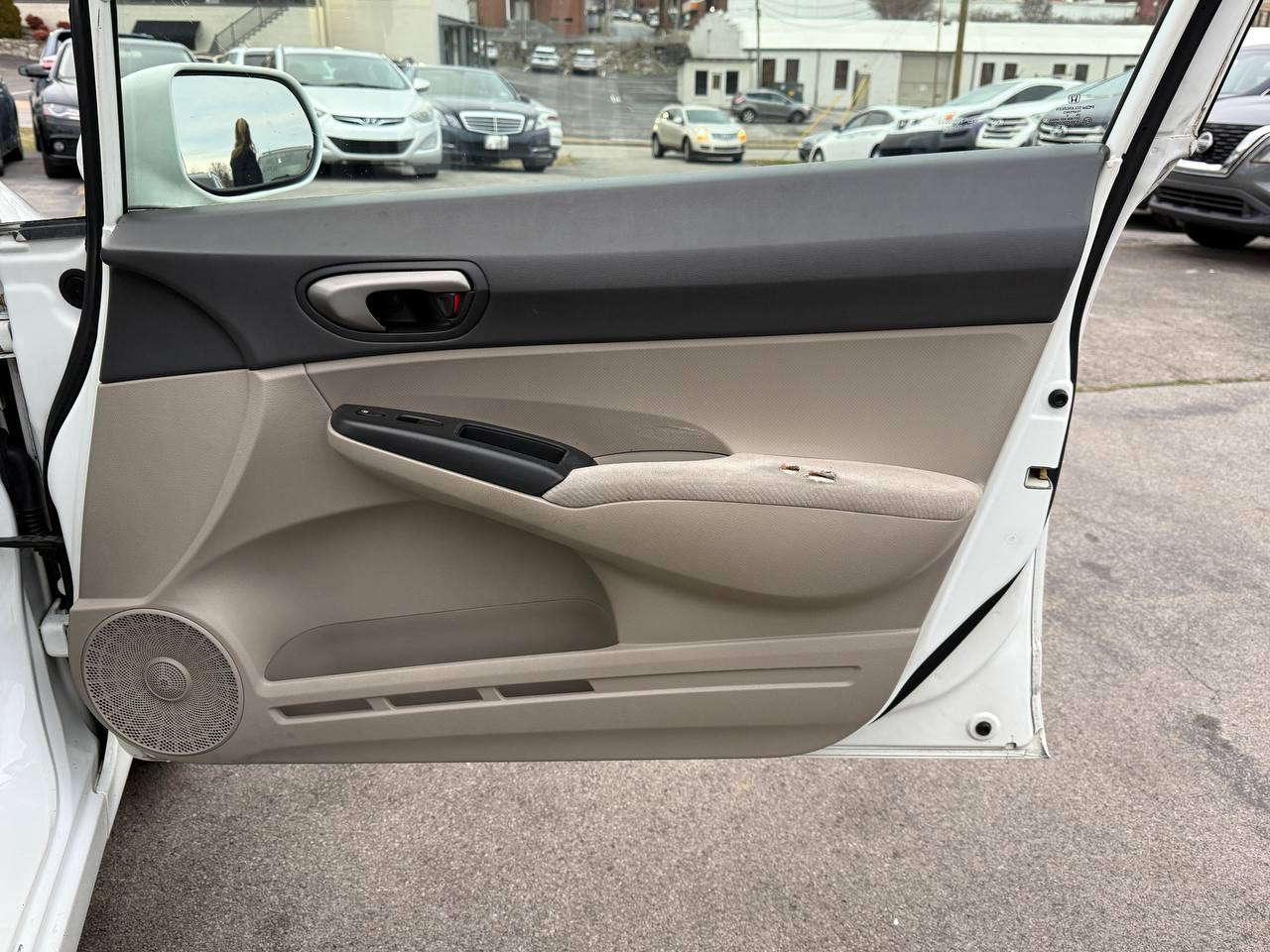 Honda Civic LX Sedan 5-Speed AT 2011