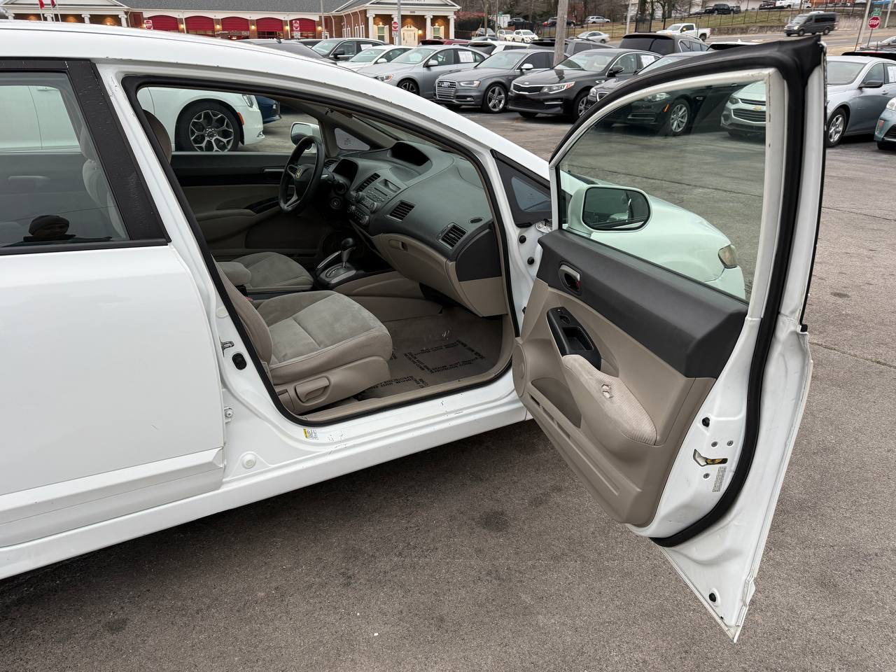 Honda Civic LX Sedan 5-Speed AT 2011