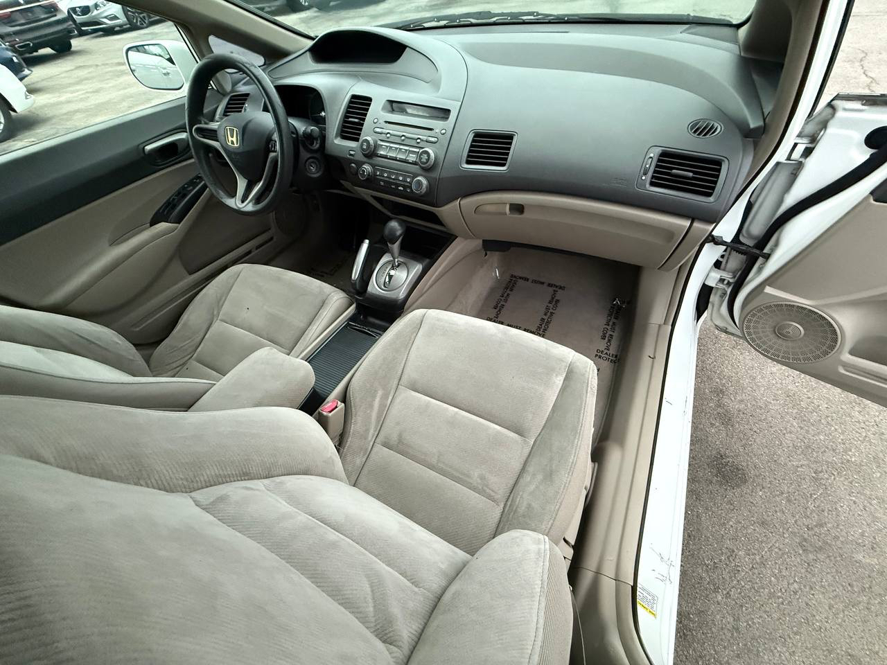 Honda Civic LX Sedan 5-Speed AT 2011