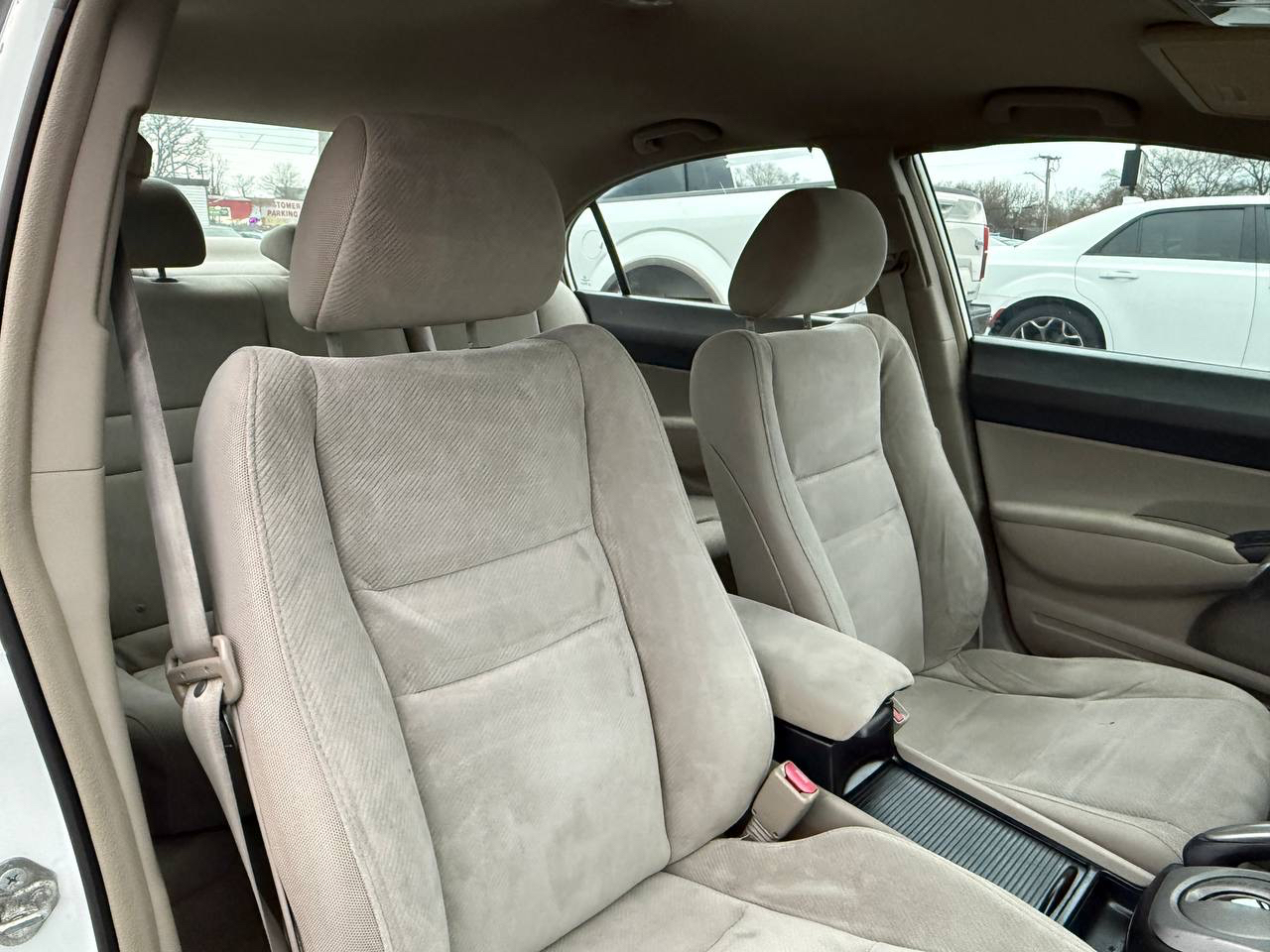 Honda Civic LX Sedan 5-Speed AT 2011