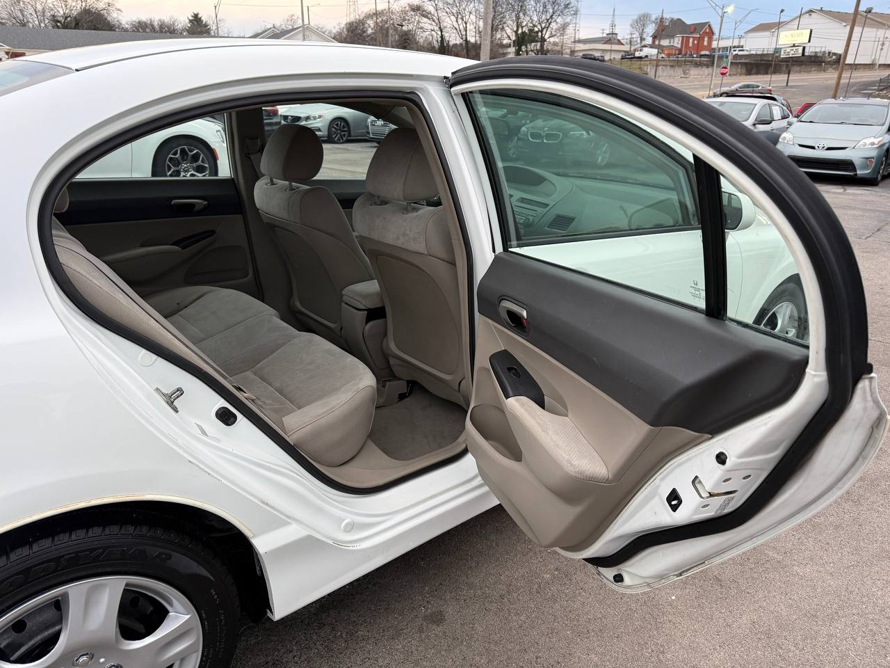 Honda Civic LX Sedan 5-Speed AT 2011