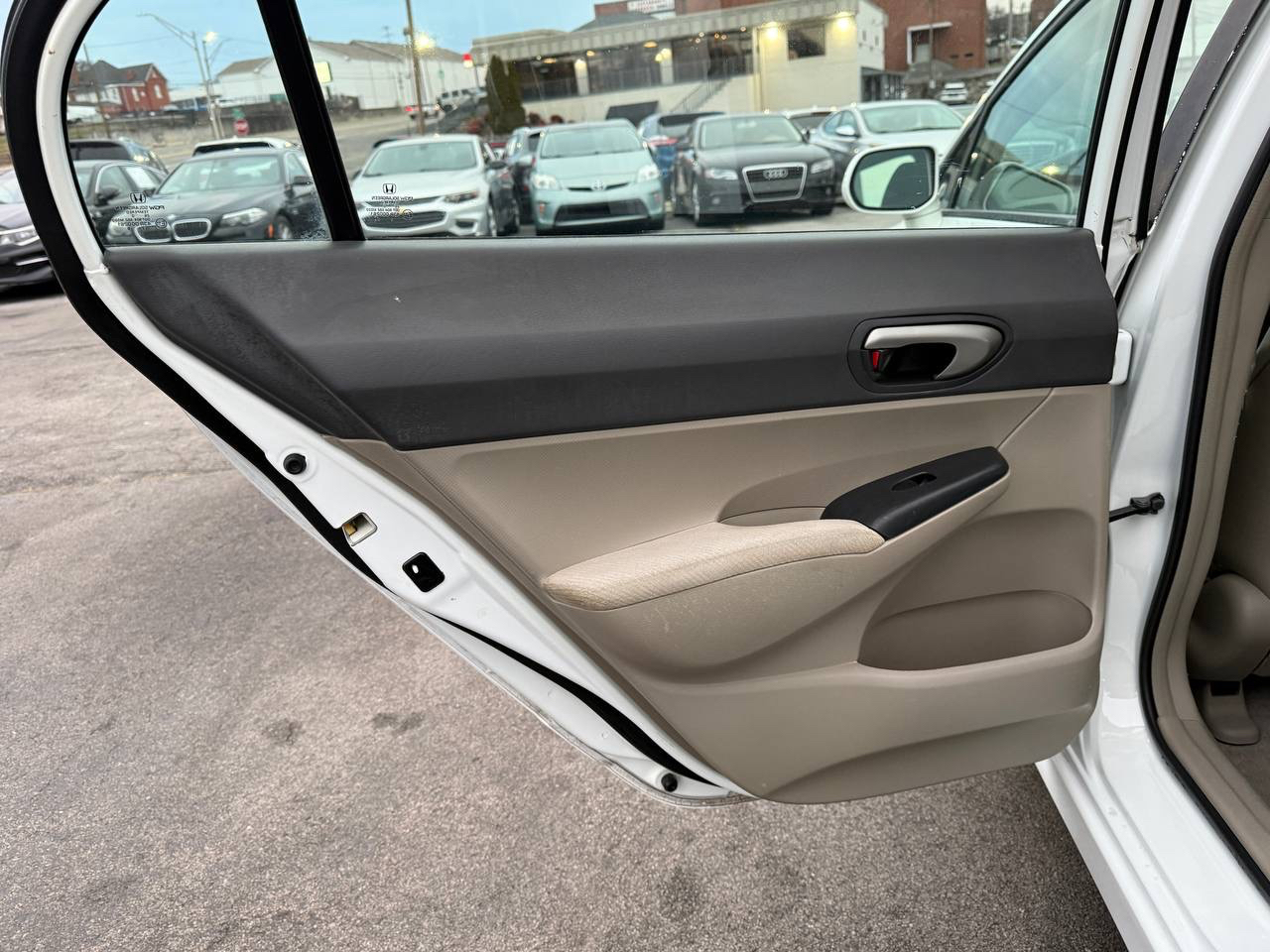 Honda Civic LX Sedan 5-Speed AT 2011