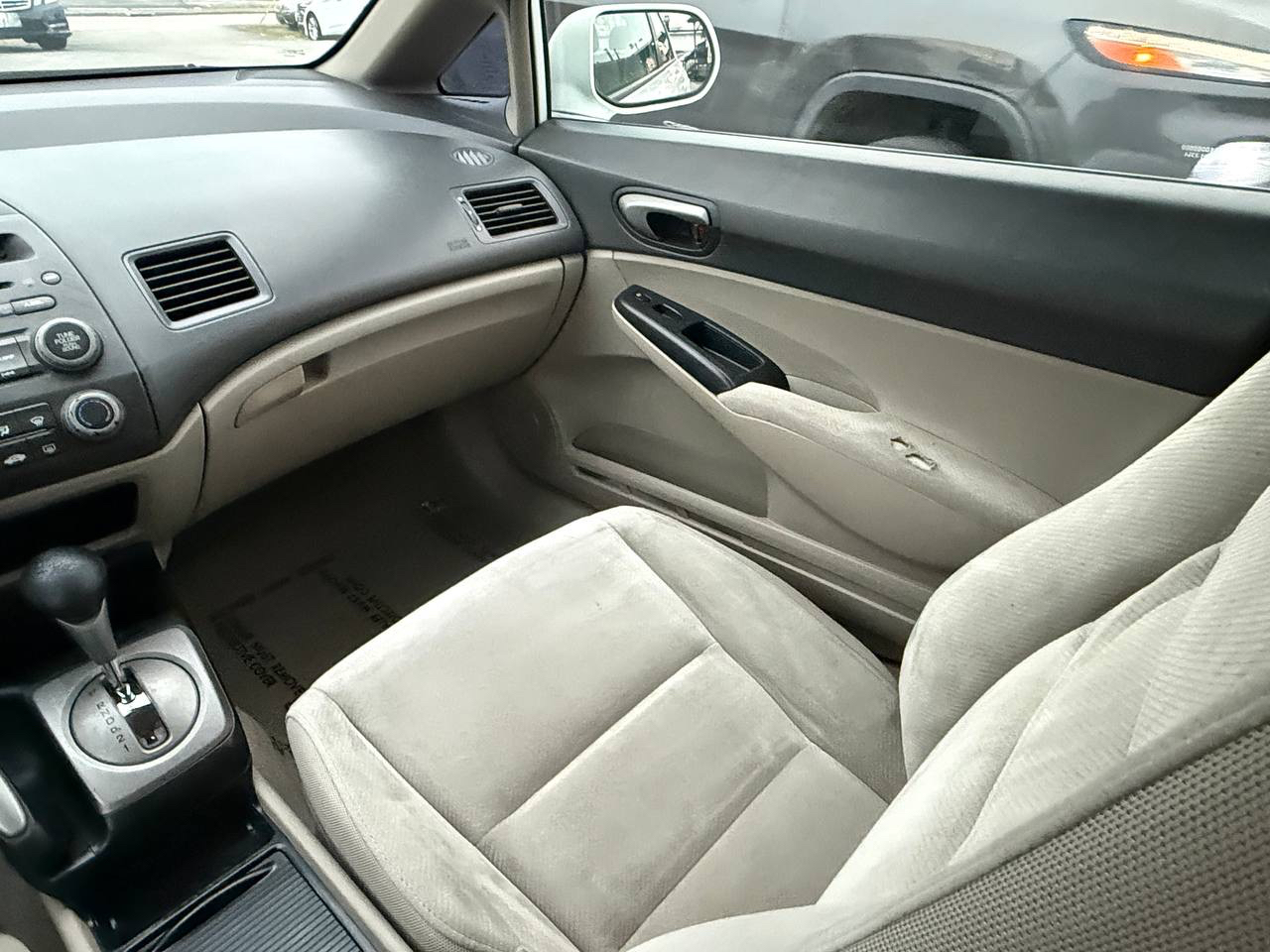 Honda Civic LX Sedan 5-Speed AT 2011