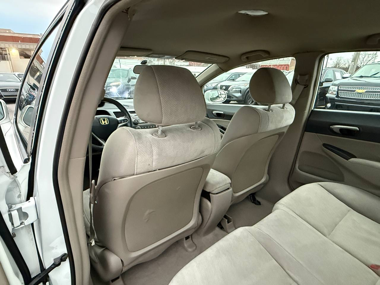 Honda Civic LX Sedan 5-Speed AT 2011