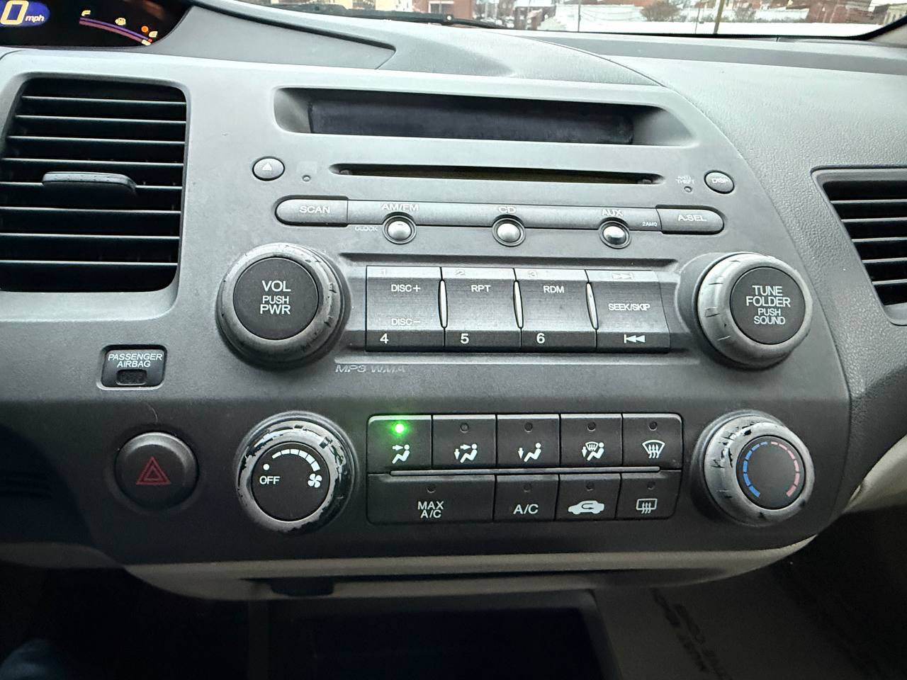 Honda Civic LX Sedan 5-Speed AT 2011