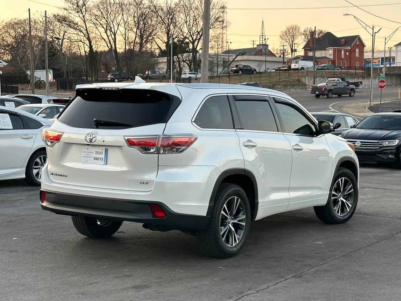 Toyota Highlander XLE FWD V6 2016