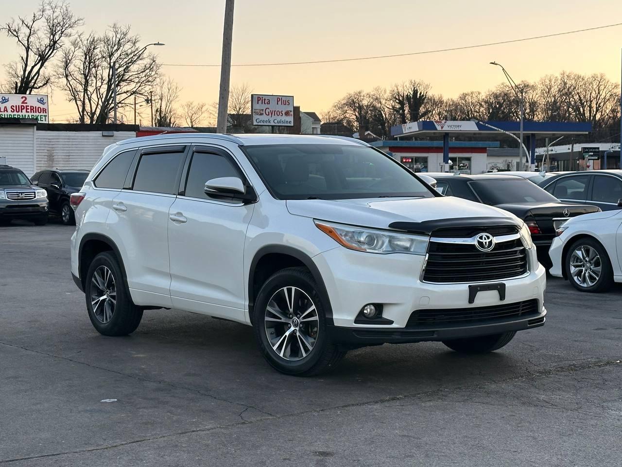Toyota Highlander XLE FWD V6 2016