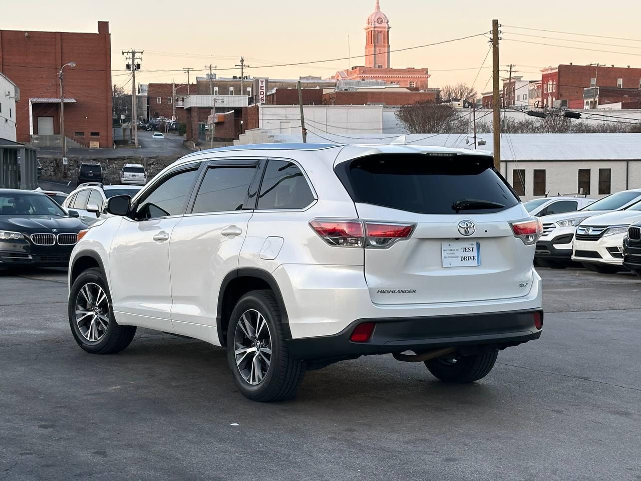 Toyota Highlander XLE FWD V6 2016