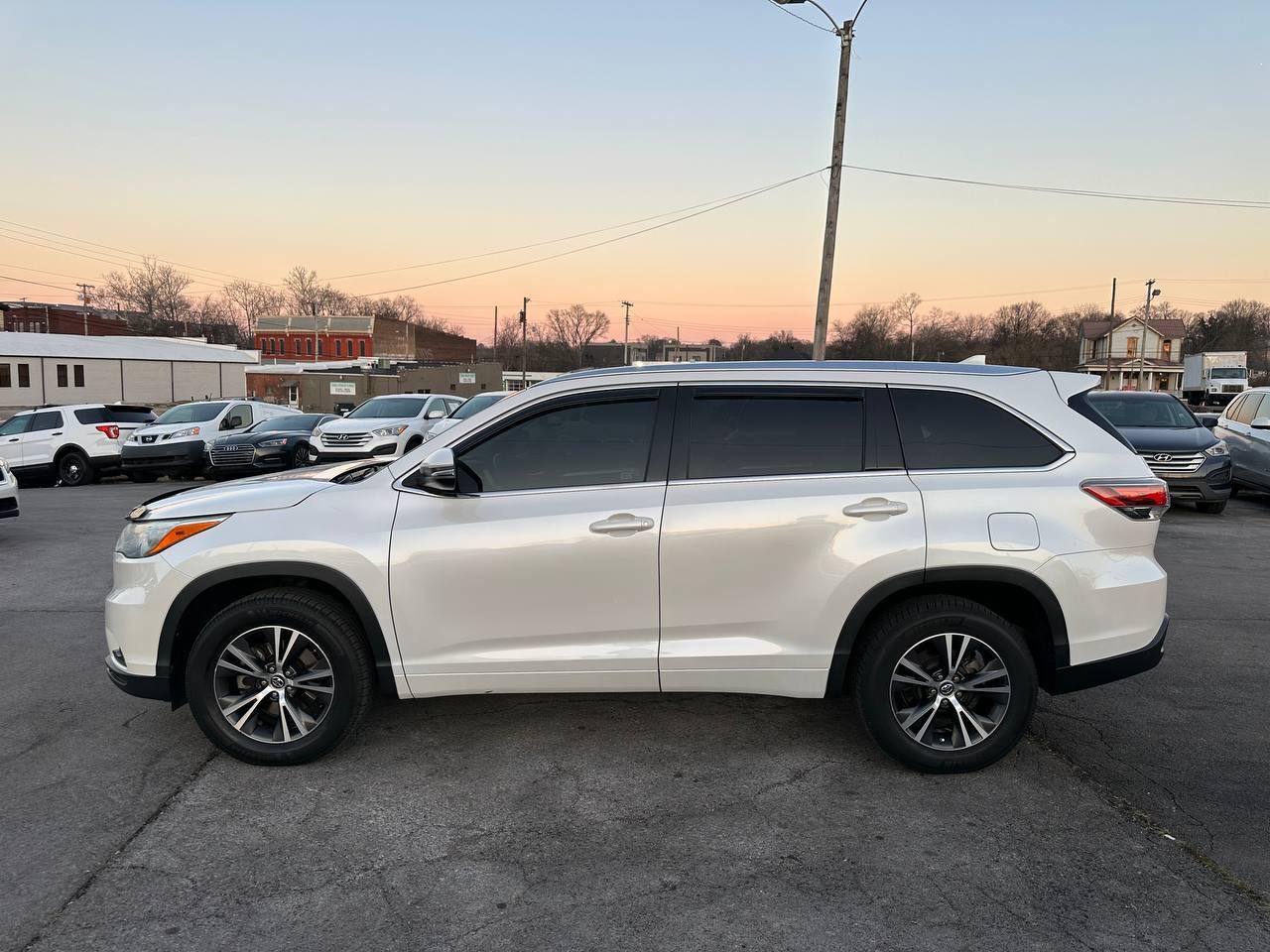Toyota Highlander XLE FWD V6 2016