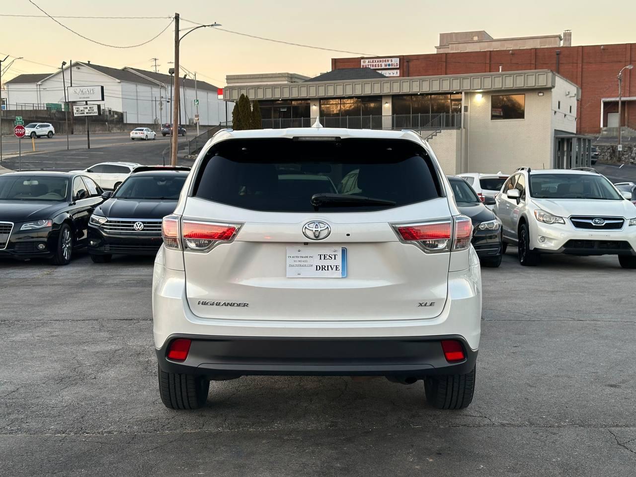 Toyota Highlander XLE FWD V6 2016