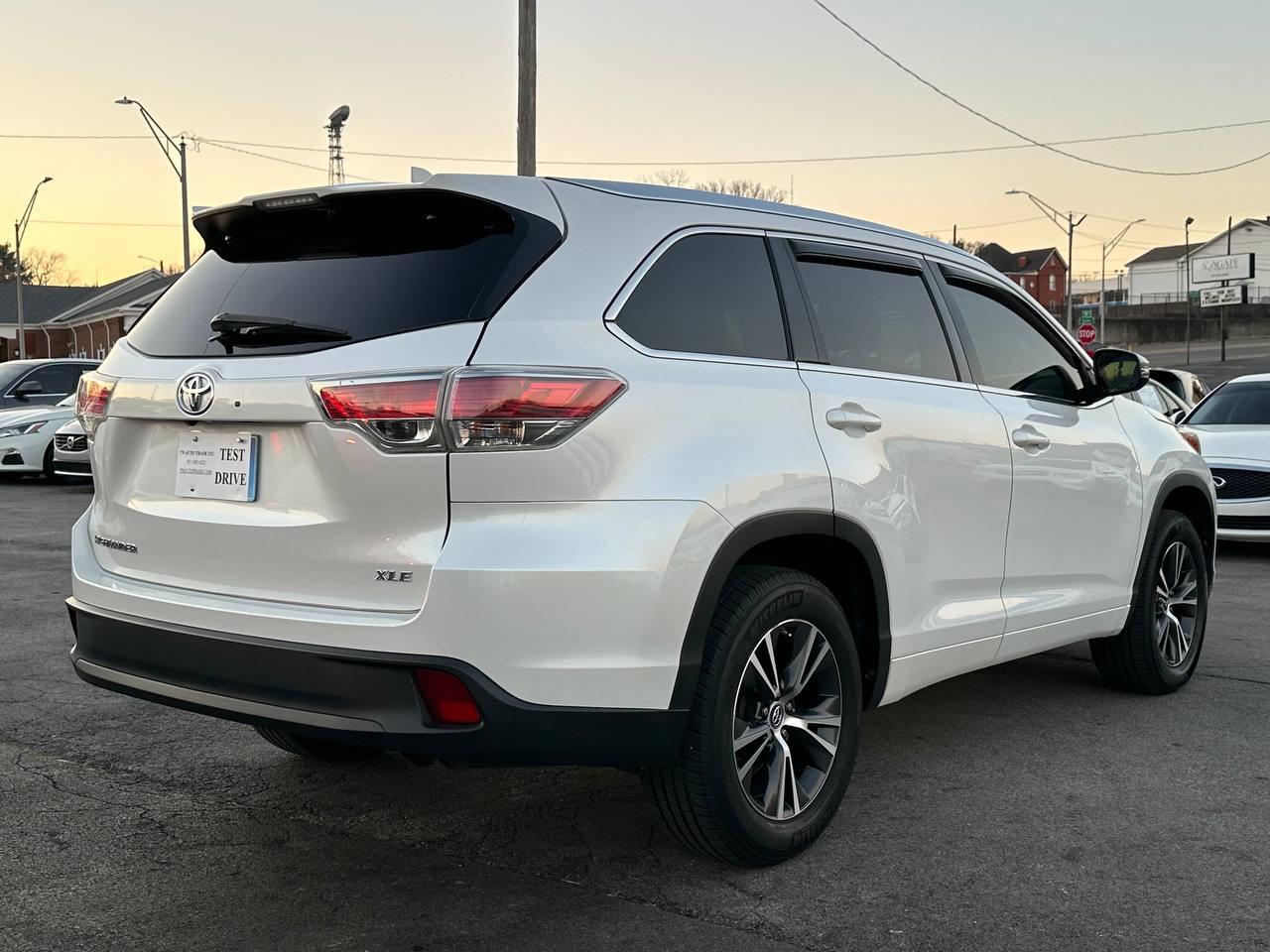 Toyota Highlander XLE FWD V6 2016