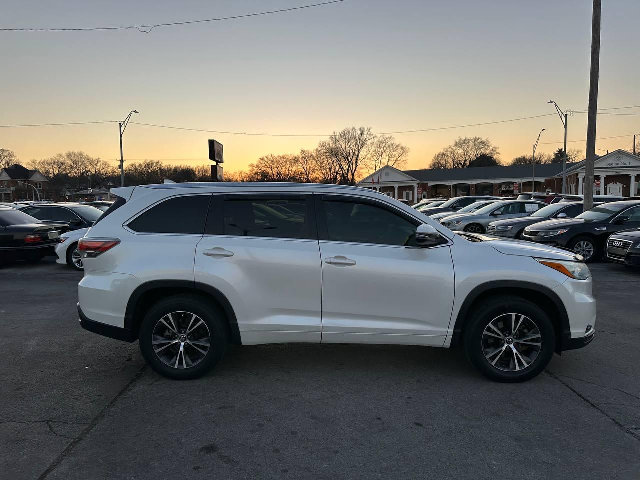 Toyota Highlander XLE FWD V6 2016