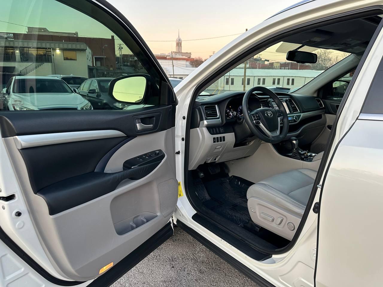 Toyota Highlander XLE FWD V6 2016