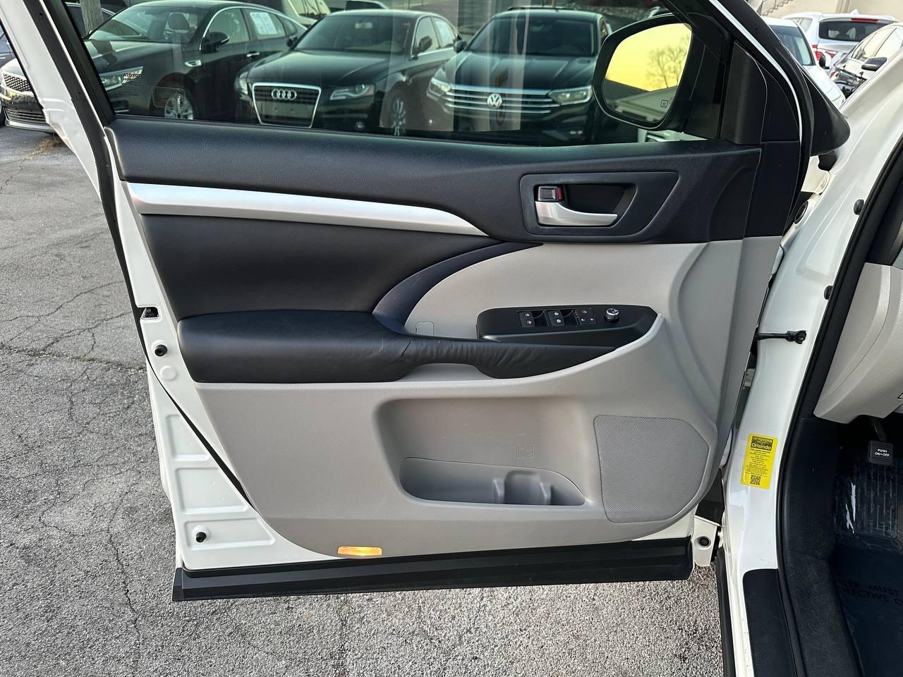 Toyota Highlander XLE FWD V6 2016