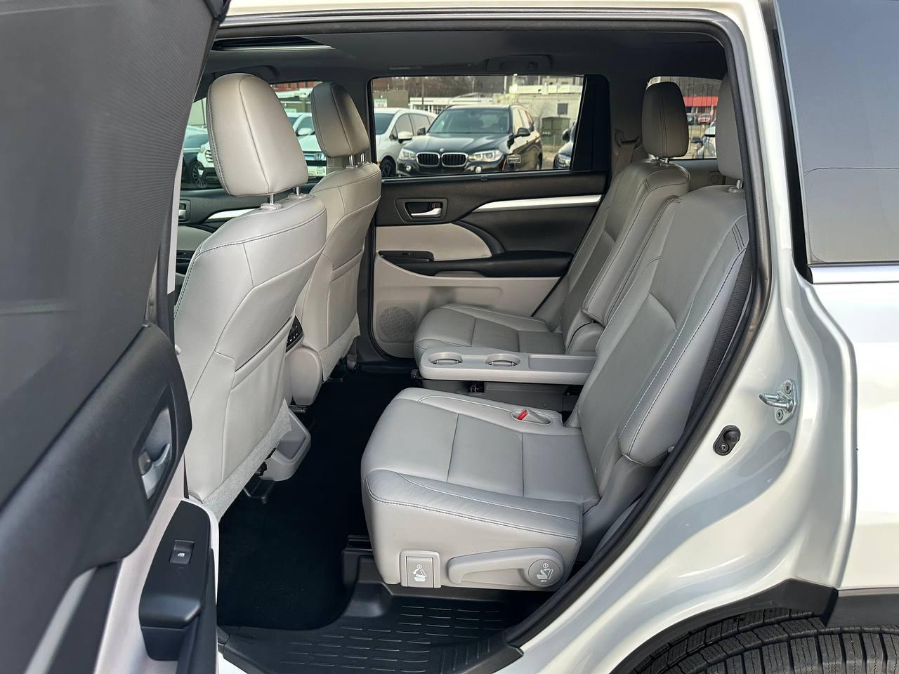 Toyota Highlander XLE FWD V6 2016