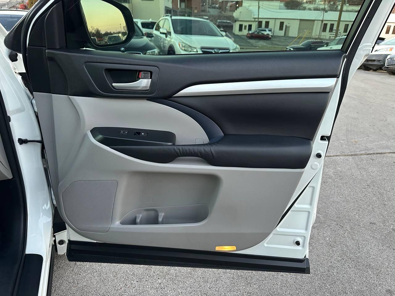 Toyota Highlander XLE FWD V6 2016