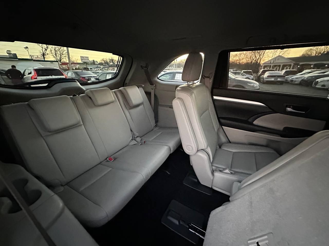 Toyota Highlander XLE FWD V6 2016