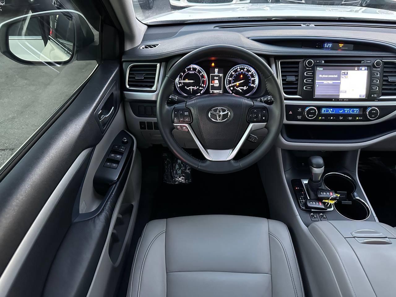 Toyota Highlander XLE FWD V6 2016