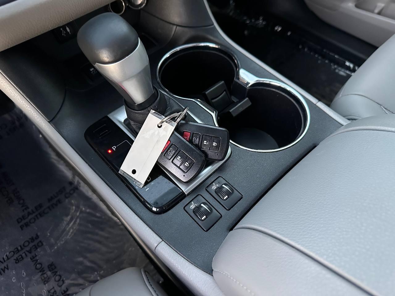 Toyota Highlander XLE FWD V6 2016