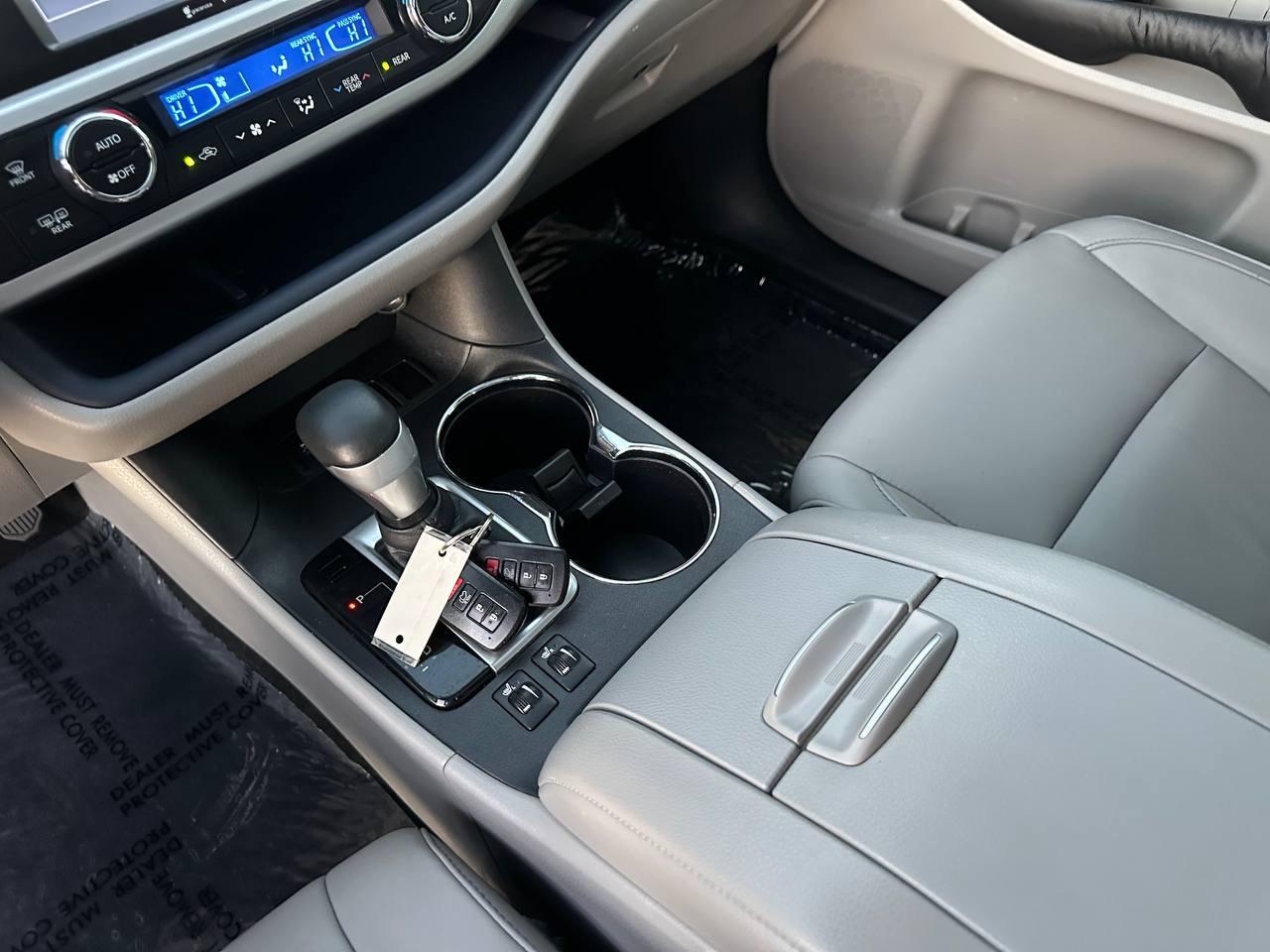 Toyota Highlander XLE FWD V6 2016