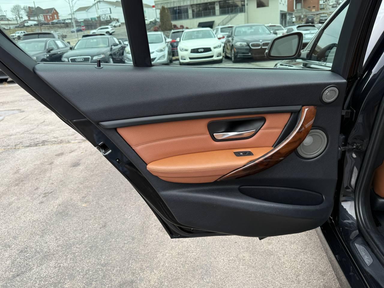 BMW 3-Series 335i Sedan 2012