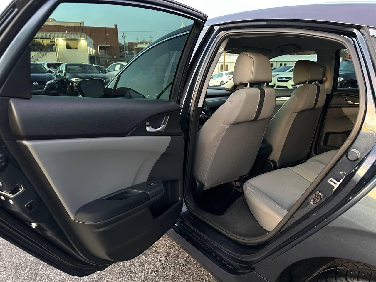 Honda Civic LX Sedan CVT 2016