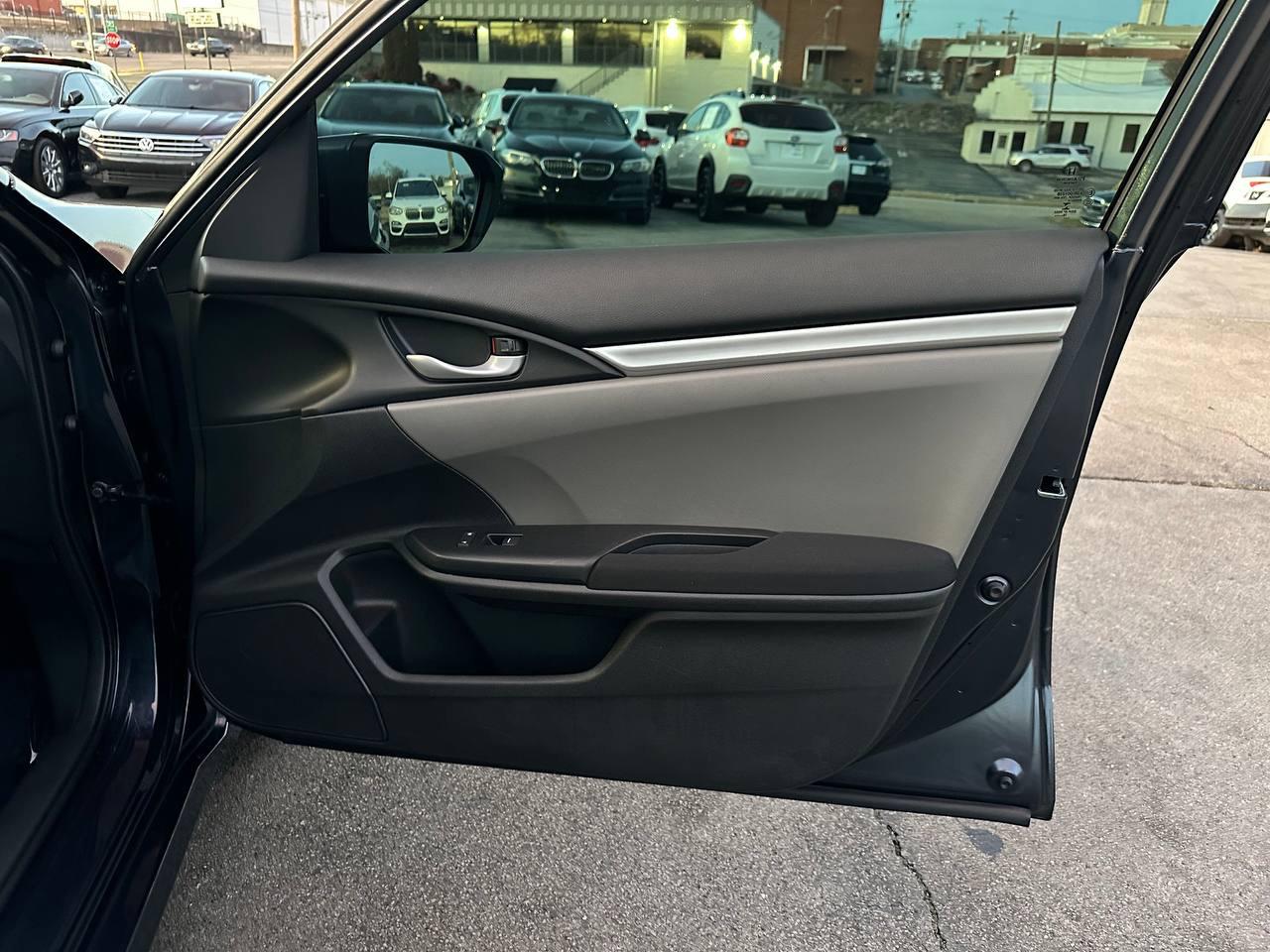 Honda Civic LX Sedan CVT 2016