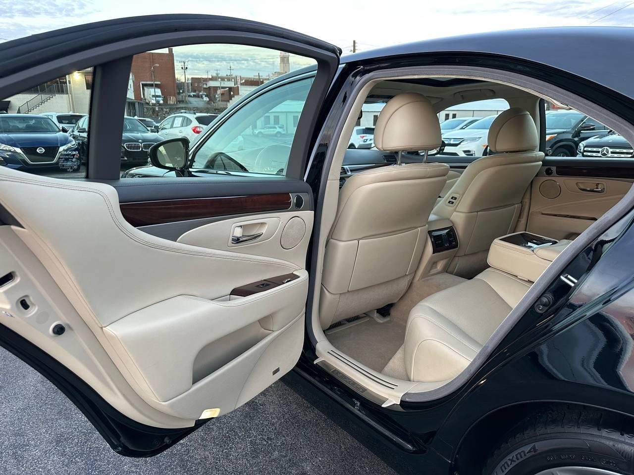 Lexus LS 460 Luxury Sedan AWD 2014