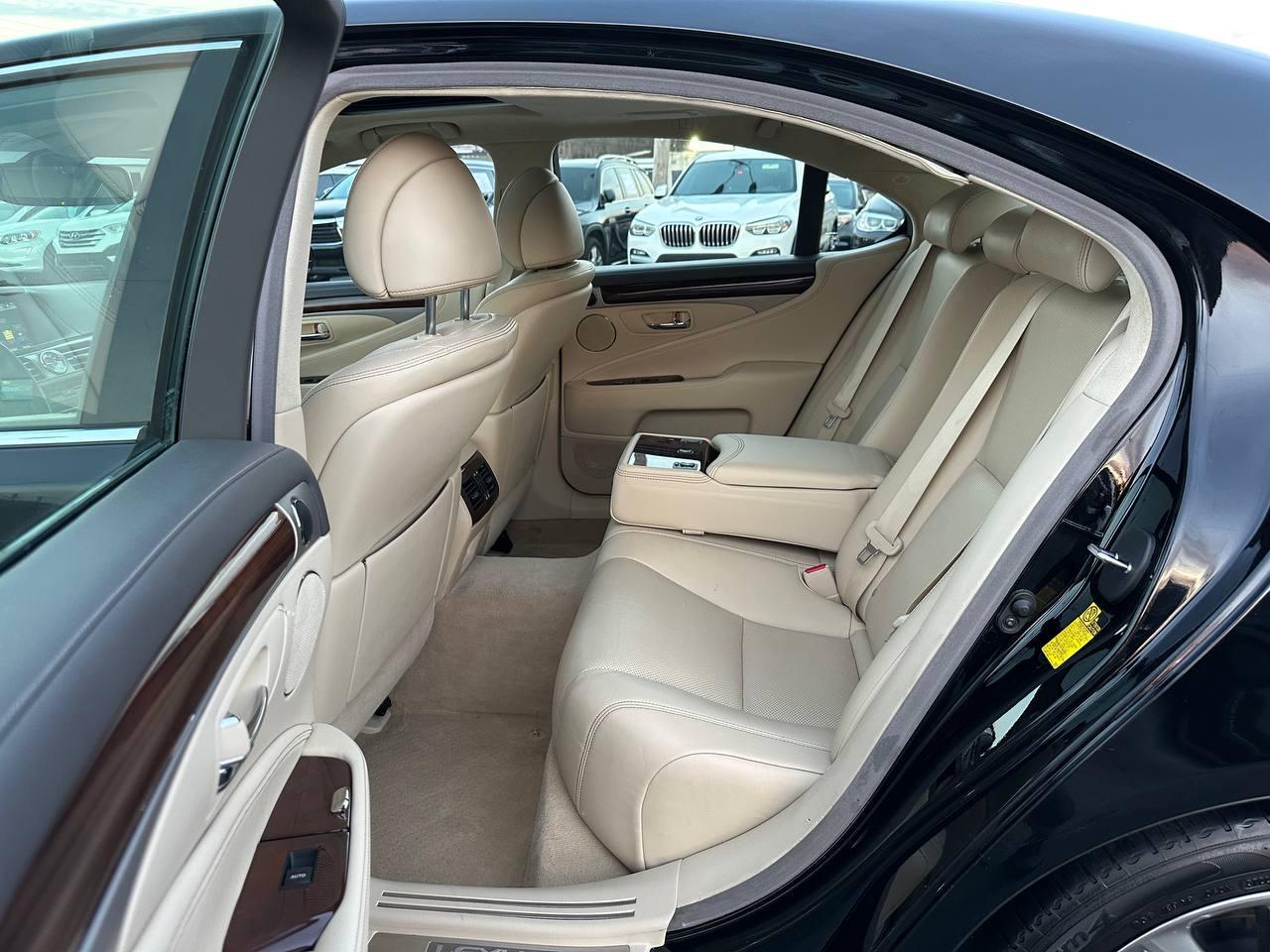 Lexus LS 460 Luxury Sedan AWD 2014