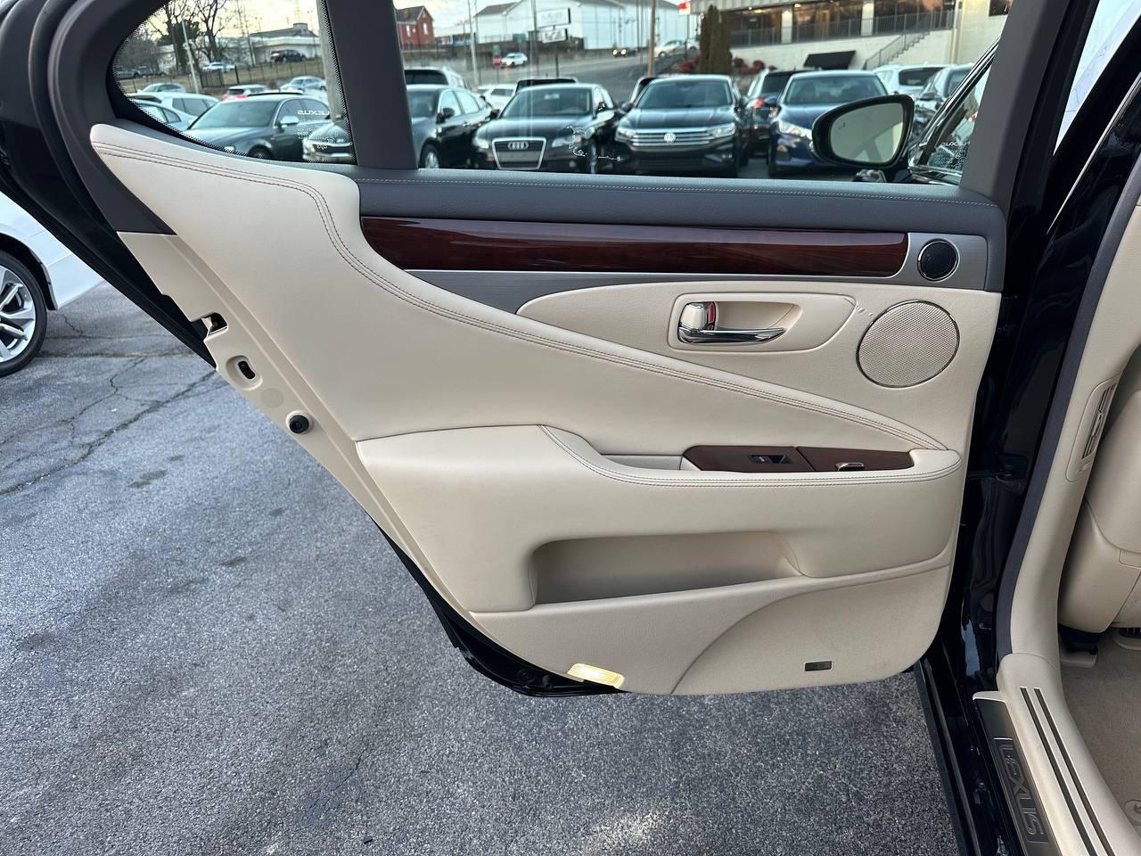 Lexus LS 460 Luxury Sedan AWD 2014