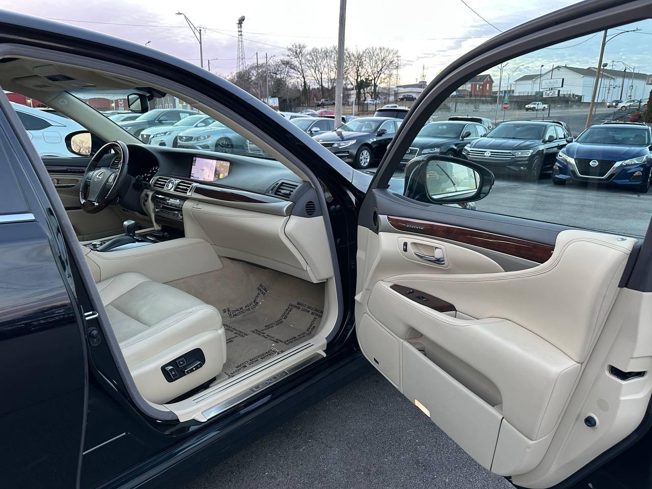 Lexus LS 460 Luxury Sedan AWD 2014