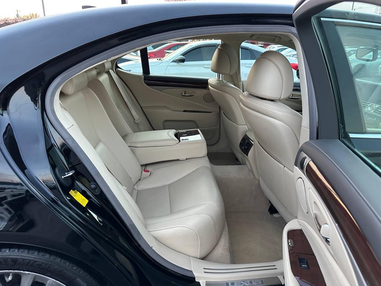 Lexus LS 460 Luxury Sedan AWD 2014