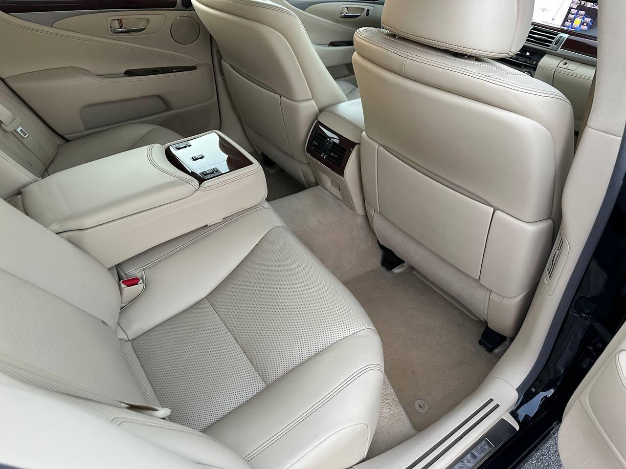 Lexus LS 460 Luxury Sedan AWD 2014