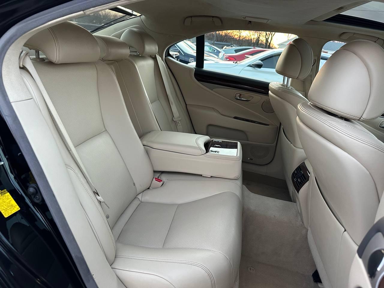 Lexus LS 460 Luxury Sedan AWD 2014