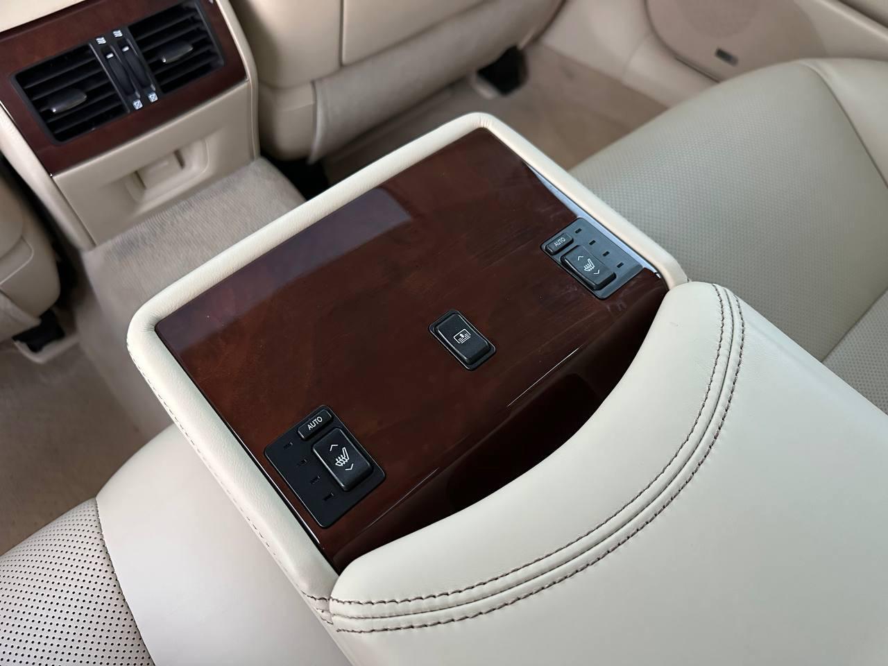 Lexus LS 460 Luxury Sedan AWD 2014