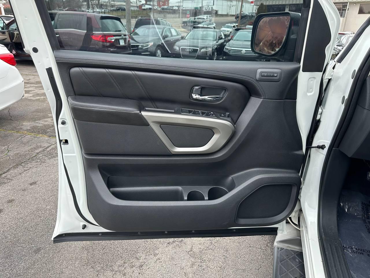 Nissan Armada Platinum 2WD 2015