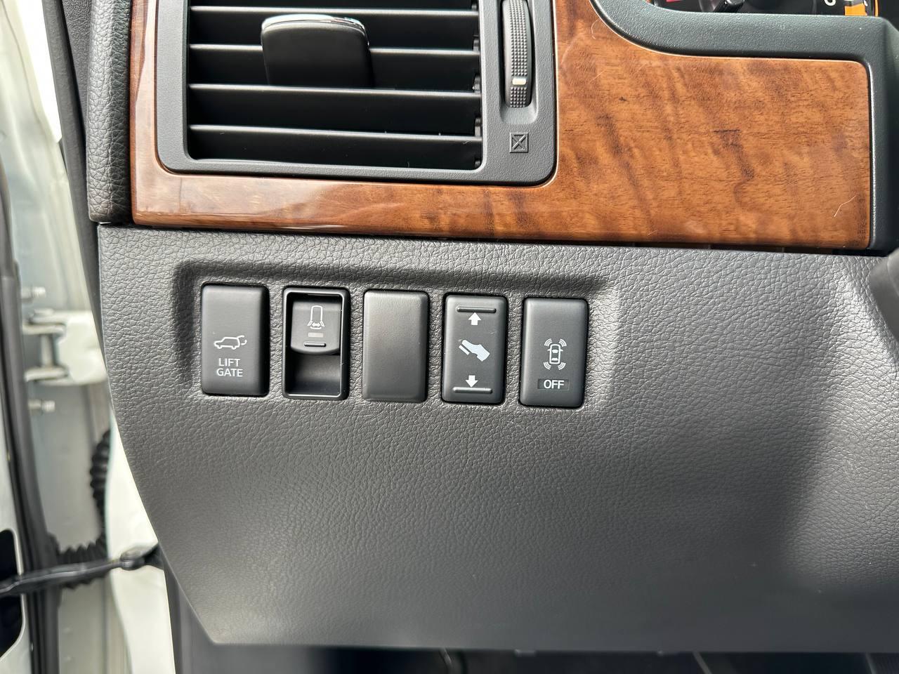 Nissan Armada Platinum 2WD 2015