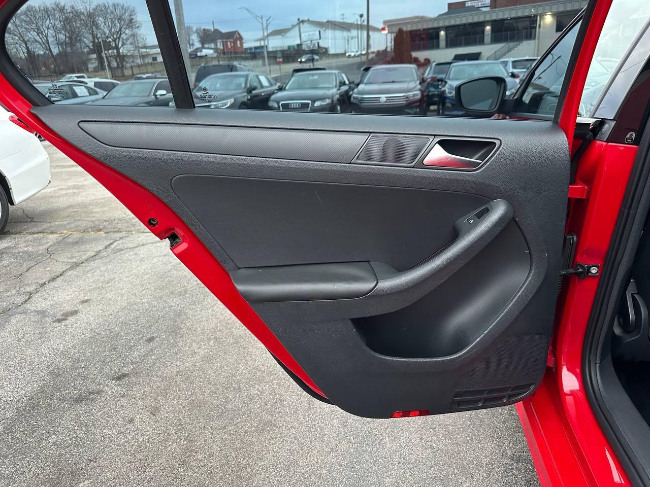 Volkswagen Jetta S 2014