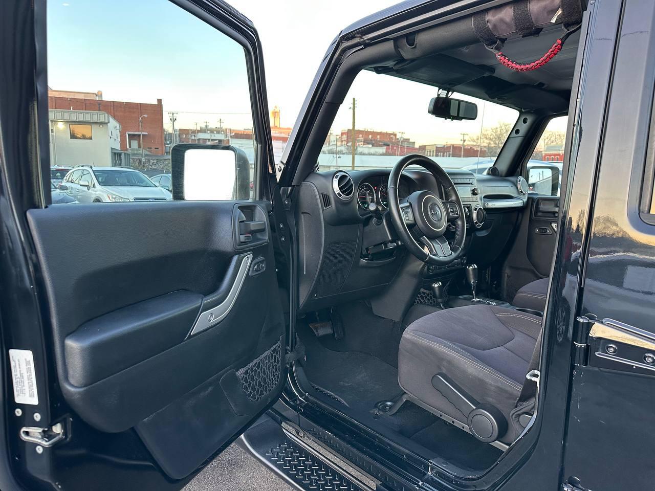 Jeep Wrangler Unlimited Sahara 4WD 2013